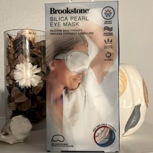 Brookstone Silica Pearl Eye Mask
